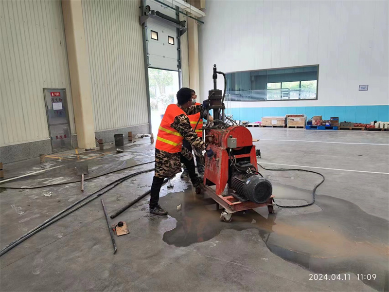 洛龙厂房地面下沉塌陷注浆加固施工